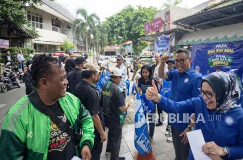 Ribuan Ojol dan Warga Kerumuni Uya Kuya dan Astrid di Pasar Murah Ramadhan