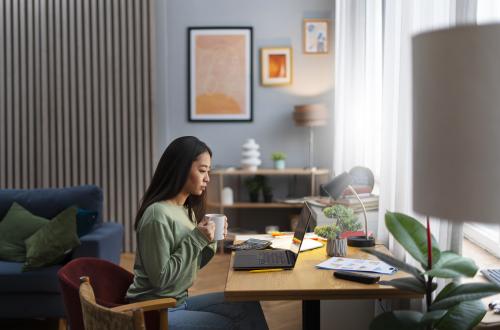 Tetap Bekerja Profesional Meski WFH