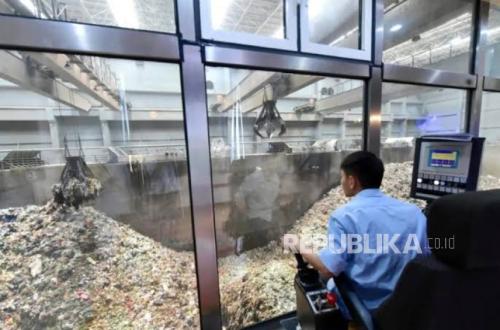 Ubah Sampah Jadi Listrik, Teknologi Apa yang Dipakai di Indonesia?