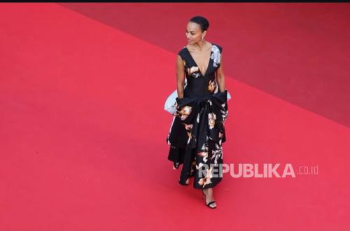 Zoe Saldana Jadi Produser Film Tentang Perempuan Palestina