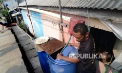 Anies Bersyukur Warga Kamal Muara Kini Terlayani Air Bersih PAM Jaya