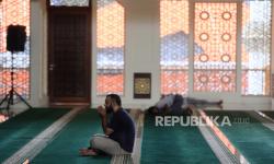 Ilustrasi berdoa setelah baca Alquran.