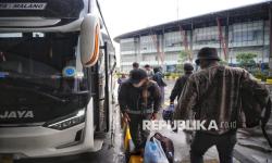 In Picture: Terminal Bus Pulo Gebang Berangkatkan 1.196 Penumpang Pada H-2 Natal