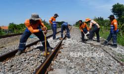 Beraksi di Pasuruan, Pencuri Puluhan Besi Penambat Rel Kereta Ditangkap 