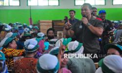 In Picture: Kampanye Pilkada, Andika Perkasa Dengarkan Keluhan Buruh Rokok