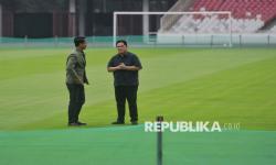 Inspeksi Rumput GBK, Erick Thohir: Terbaik yang Pernah Saya Rasakan