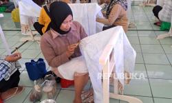 Pengrajin Batik Cirebon Diajak Beralih ke Malam Sawit, Lebih Ramah Lingkungan