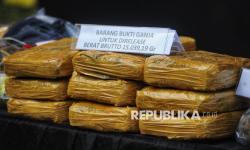 Tim Bareskrim Amankan Mobil Boks Bawa Ganja Setengah Ton di Sumbar