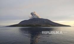 Abu Vulkanik Gunung Ruang Ganggu Penerbangan, Bandara Sam Ratulangi Masih Ditutup