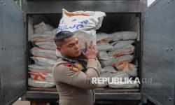 In Picture: Polda Metro Jaya Sediakan Beras Murah untuk Warga