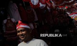 In Picture: Berburu Pernak-Pernik Kemerdekaan di Pasar Jatinegara