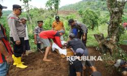 In Picture: Terdampak Proyek Bendungan Bagong, 435 Makam di Trenggalek Direlokasi