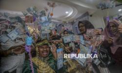 In Picture: Prosesi Saro-Saro, Tradisi Unik Sambut Pasangan Pengantin di Ternate