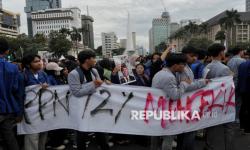 Mahasiswa Demo Tolak PPN 12 Persen di Patung Kuda, Dibubarkan Aparat Jelang Maghrib