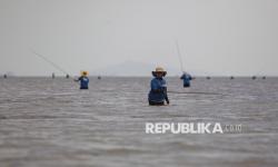 In Picture: Budaya Mancing Ngarong, Tradisi Menangkap Ikan Khas Melayu
