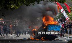 Polda Jateng Benarkan Satu Mobil Polisi Dibakar Saat Demo Warga Pati