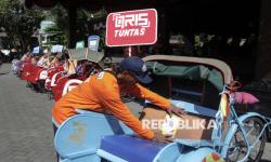 In Picture: Naik Becak di Solo Kini Bisa Bayar Pakai QRIS