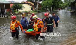 In Picture: Permukiman Warga di Makassar Terendam Banjir Setinggi Satu Meter