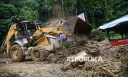 Polda Sumut Intensifkan Pencarian Korban Longsor di Desa Sembahe Deli Serdang