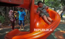 In Picture: Menikmati Libur Akhir Pekan di Taman Lapangan Banteng