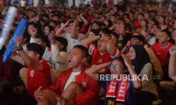 In Picture: Antusiasme Warga Nobar Pertandingan Indonesia vs China di GBK