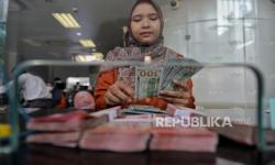 The Fed Makin Jauh Dari Penurunan Suku Bunga, Rupiah Melemah