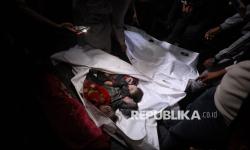 Jenazah anak Palestina yang syahid setelah tentara Israel melancarkan serangan di berbagai wilayah Kota Gaza yang melanggar gencatan senjata pada Rabu (19/11/2025). Serangan Israel mengakibatkan sejumlah warga Gaza syahid termasuk anak-anak.
