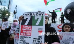 In Picture: Peringati 77 Tahun Nakba, Massa Gelar Aksi di Tugu Asia Afrika Bandung 