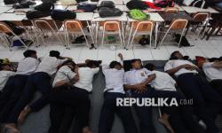 In Picture: Program Tidur Siang untuk Pelajar di Surabaya