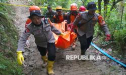 In Picture: Dua Jenazah Korban Longsor Trenggalek Berhasil Ditemukan