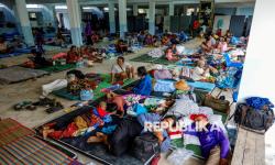 In Picture: Ratusan Warga Thailand Mengungsi Akibat Konflik di Perbatasan Thailand dan Kamboja