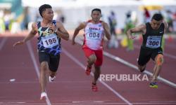 Pelari Nusa Tenggara Barat Lalu Mohammad Zohri (kiri) akan turun pada nomor lari 200 meter putra PON XX Papua, Senin (11/1).
