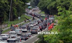 In Picture: Libur Akhir Pekan, Jalur Puncak Dipadati Kendaraan Wisatawan