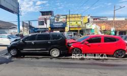 Kecelakaan Beruntun Libatkan Enam Mobil di KM 107 Tol Cipularang