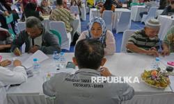 In Picture: Warga Terima Pembayaran Ganti Rugi Pembangunan Jalan Tol Yogyakarta-Bawen