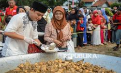 In Picture: 1.000 Porsi Hidangan Ayam Dibagikan Gratis untuk Berbuka Puasa di Tangerang