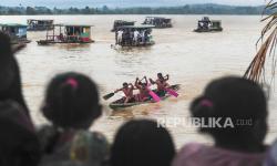Meriahkan Liburan Lebaran, Tradisi Lomba Sisir Perahu di Batanghari