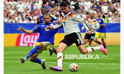 Pemain timnas Jerman Kai Havertz berusaha melewati adangan pemain Curacao pada pertandingan babak penyisihan Grup E Piala Dunia FIFA 2026 di Houston, AS, Ahad (14/6/2026) waktu setempat. Jerman mengalahkan Curacao dengan skor 7-1.