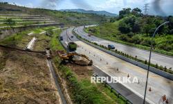 In Picture: Progres Perbaikan Jalan Tol Cisumdawu yang Rusak Akibat Pergerakan Tanah