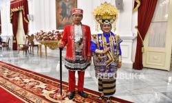 Busana Adat Asal Buton Dipilih Sendiri oleh Presiden Joko Widodo