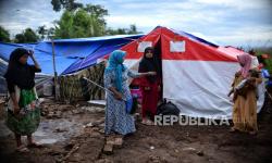 Sejumlah Pengungsi Gempa Cianjur Gunakan Air Selokan untuk Aktivitas Harian
