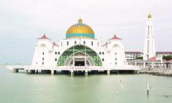 In Picture: Keindahan Masjid Terapung di Melaka