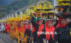 In Picture: Limau Baronggeh, Tradisi Silaturahmi Antar Suku di Sungai Pisang Sumbar