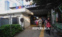 Warga Pengguna KRL Tolak Penutupan Stasiun Karet