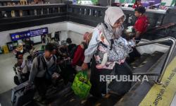 Imbas Pemasangan Eskalator Stasiun Pasar Senen, KAI Daop 1 Ubah Jadwal Perjalanan Kereta