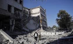 In Picture: Markas Militer Suriah Porak Poranda Dibombardir Israel