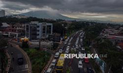 Sebanyak 27 Ribu Kendaraan Masuki Jalur Puncak Saat Pemberlakuan<em> One Way</em> Hari Natal