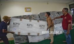 In Picture: Melihat Proses Distribusi Logistik Pilkada Jakarta