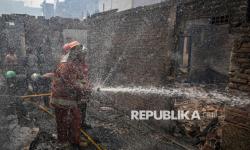 In Picture: Puluhan Rumah di Tambora Jakarta Hangus Terbakar