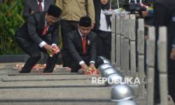 Warga Trenggalek Gelar Ritual Ziarah Kubur Berjamaah Sambut Ramadhan